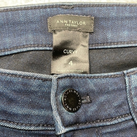 Ann Taylor Curvy Comfy Dark Wash Denim stretch Size 4 - Picture 4 of 8